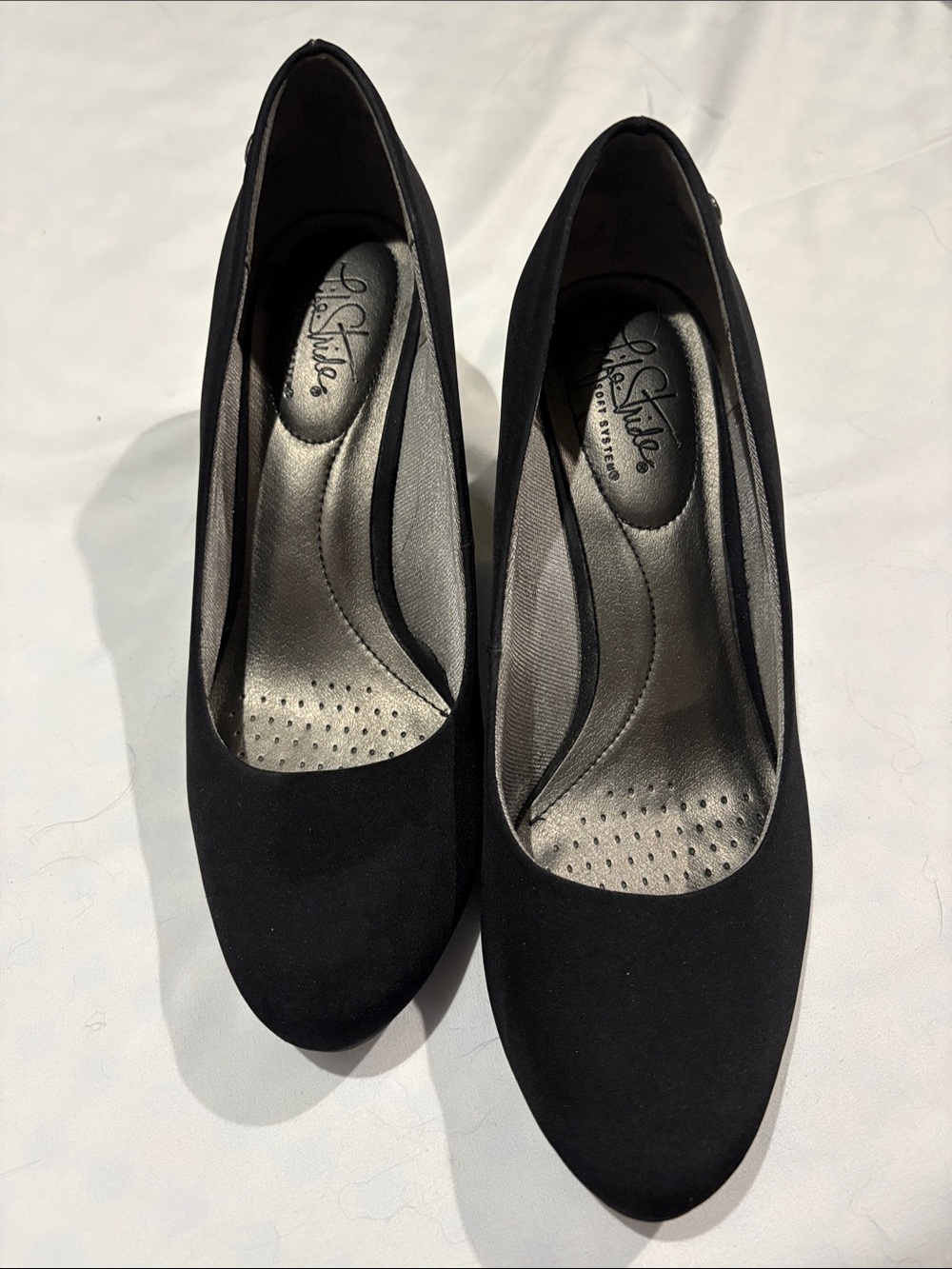 Life Stride Black Round-Toe Women's Heels